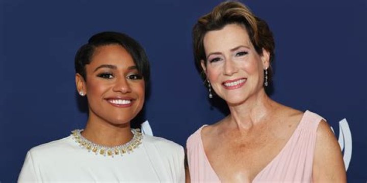 Ariana DeBose Ethnicity, Mother Gina DeBose and Puerto Rican Father Family Background