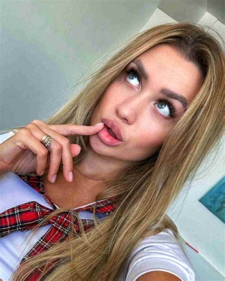 
Belina Bellwood Height, Weight, Net Worth, Age, Birthday, Wikipedia, Who, Nationality, Biography 