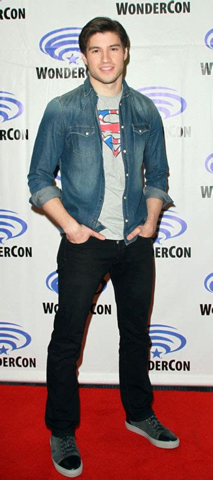 
Cameron Cuffe Height, Weight, Net Worth, Age, Birthday, Wikipedia, Who, Nationality, Biography 