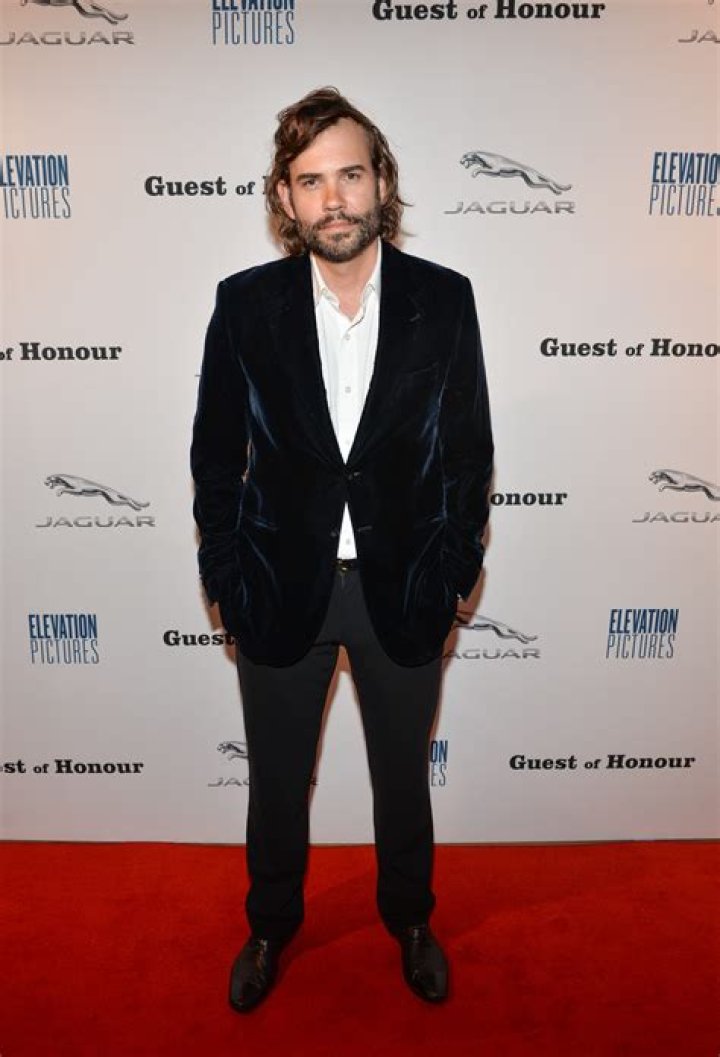 Chris Sutherland Height, Weight, Net Worth, Age, Birthday, Wikipedia, Who, Instagram, Biography