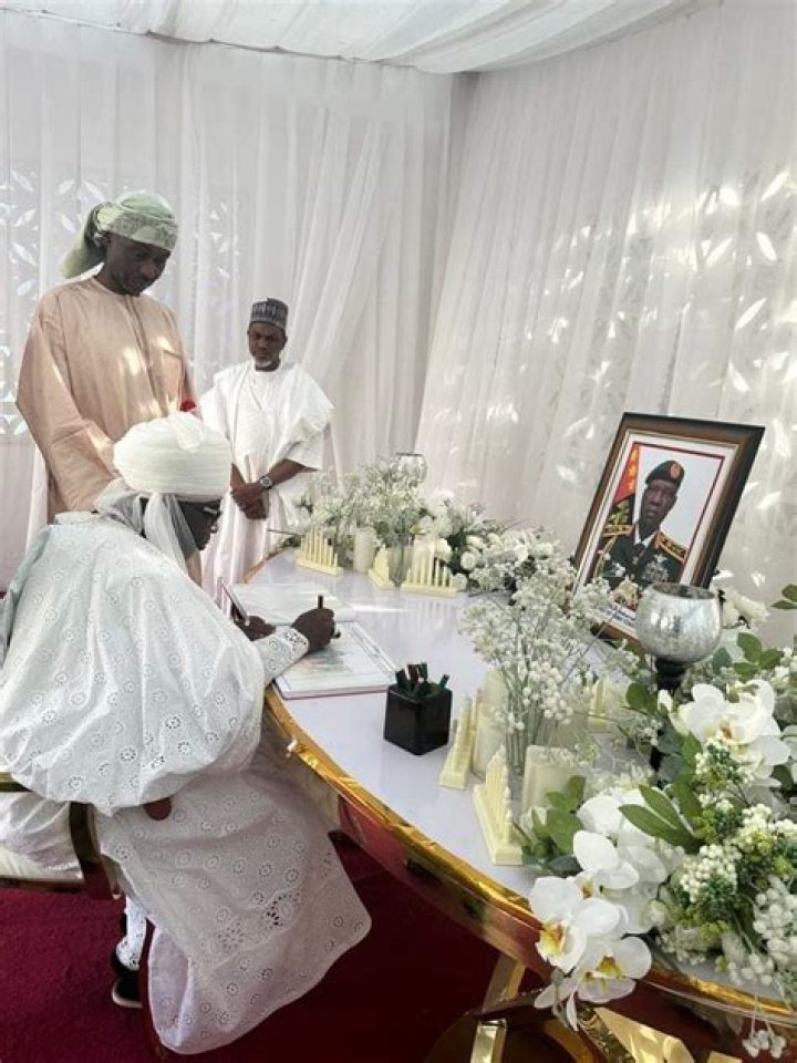
Emir Of Kano, Aminu Bayero Signs The Condolence Register Of Late Queen Elizabeth 