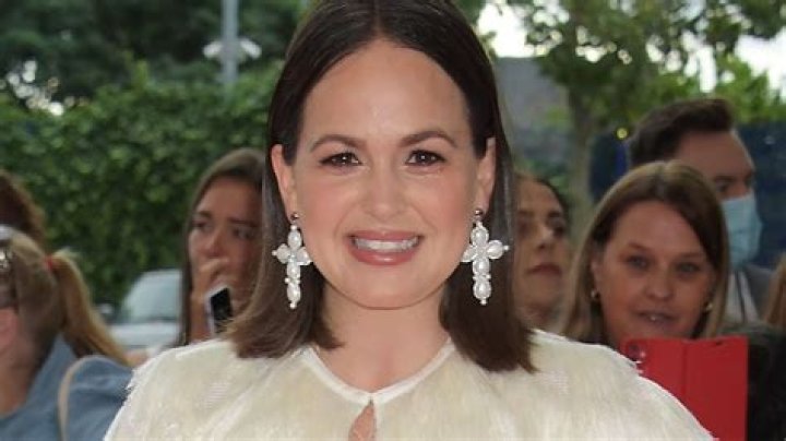 
Giovanna Fletcher Height, Age, Husband, Biography, Wiki, Net Worth 