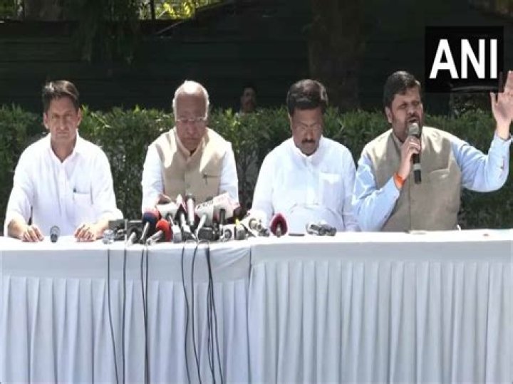 
In message to Gehlot, three Cong spokespersons resign to campaign for Kharge 