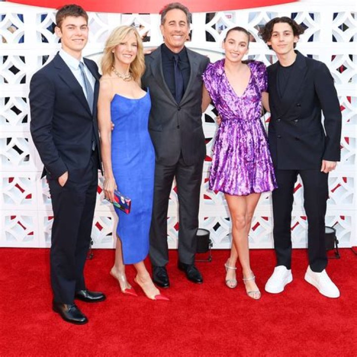 
Inside Jerry Seinfeld’s Family with Wife Jessica and Their Kids 