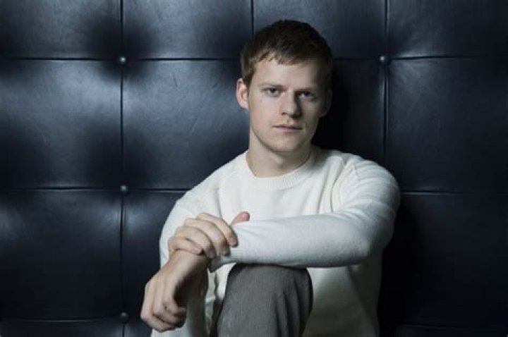 
Is Lucas Hedges Gay or Straight? 