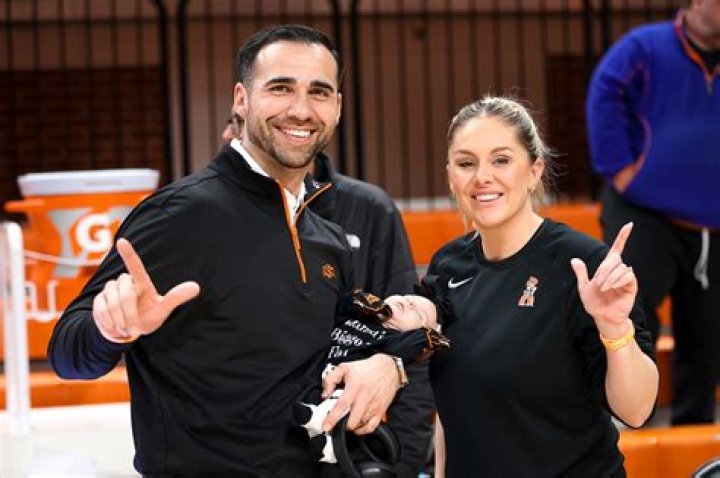 
Jacie Hoyt And Husband Daniel Heflin Love Story Began While Working In College Athletics 