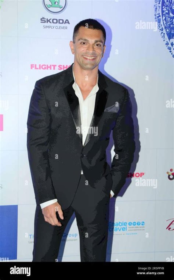 Karan Singh Grover Height, Weight, Net Worth, Age, Birthday, Wikipedia, Who, Instagram, Biography