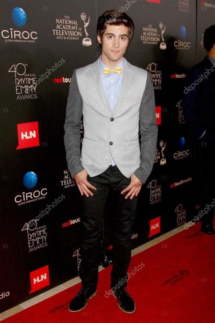 Max Ehrich Height, Age, Boyfriend, Biography, Wiki, Net Worth