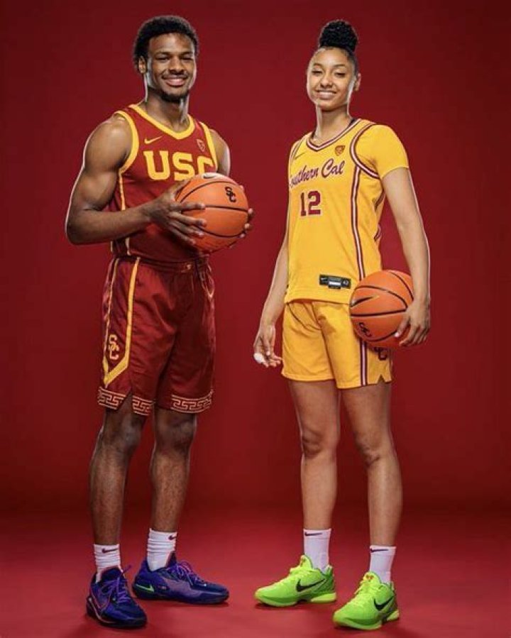 Michaela Watkins Height, Weight, Net Worth, Age, Birthday, Wikipedia, Who, Nationality, Biography