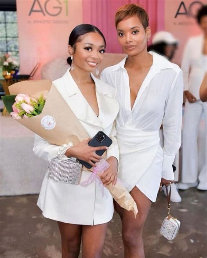 
Rayy Elizabeth Height, Weight, Net Worth, Age, Wiki, Who, Instagram, Biography 