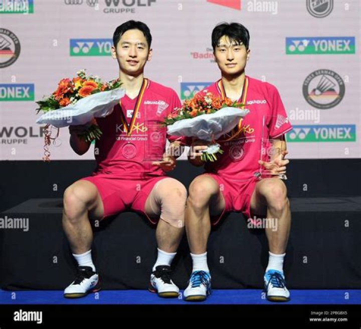 
Reply 1988 cast reunion with Director Shin Won-ho has fans sobbing 