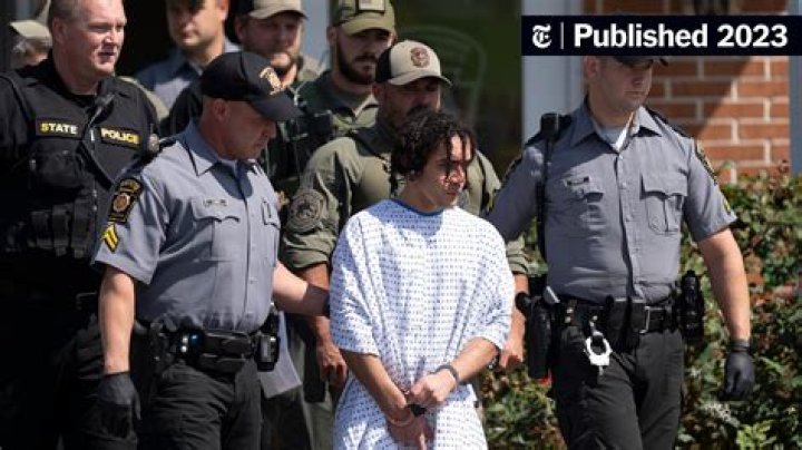 
Ryan Edwards Wanted By Cops For “Stalking” Wife, Mackenzie & “Violating Protective Order” 