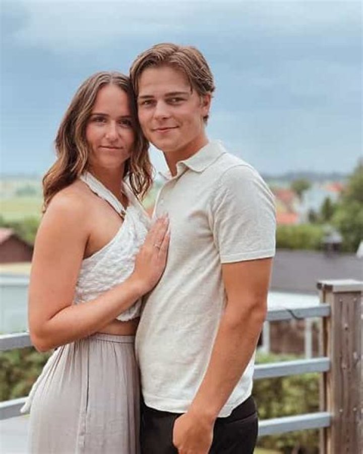 Suzie Linn Height, Weight, Net Worth, Age, Birthday, Wikipedia, Who, Nationality, Biography