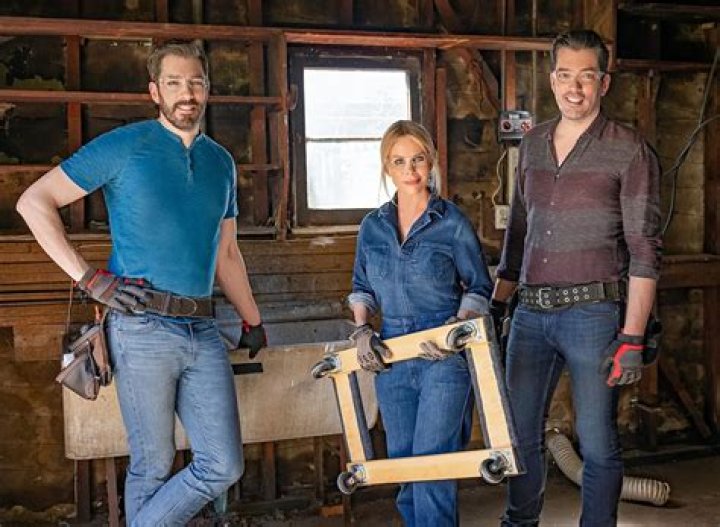 
WATCH: Cheryl Hines Surprises Her Longtime Assistant and Nanny with ‘Dream’ Home Makeover 