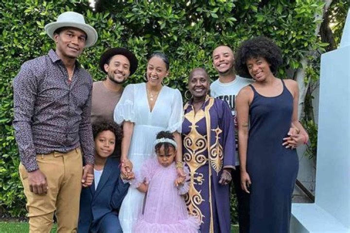 
Who are Tia Mowry Parents? Tia Mowry Biography, Parents Name and More 